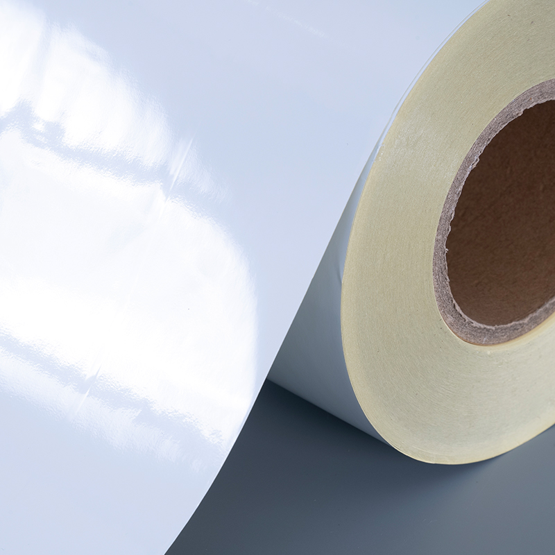 Film de poliester alb lucios de 50 mic etichetă autoadeziva cu adeziv detașabil rezistent la alcool și la temperaturi înalte