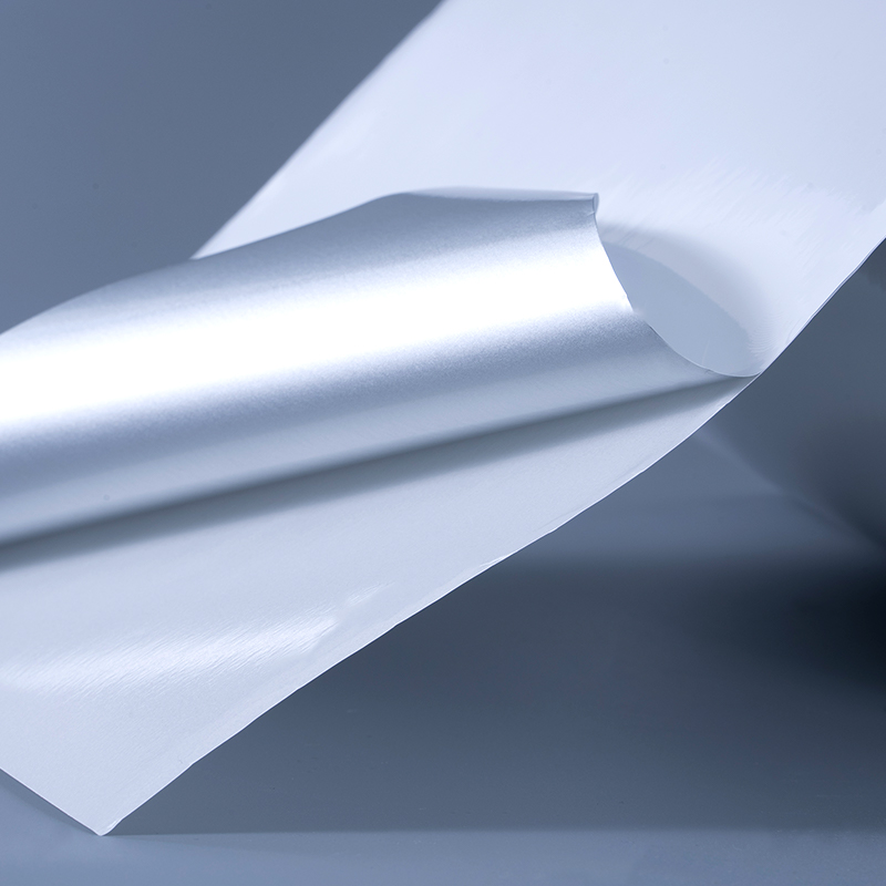 Film de poliester aluminiu alb lucios 25mic Eticheta autoadeziva cu adeziv acrilic pe baza de apa pentru imprimarea cu jet de cerneala