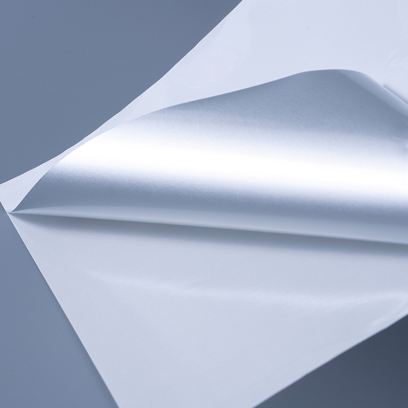 Film de poliester aluminiu alb lucios 25mic Eticheta autoadeziva cu adeziv acrilic pe baza de apa pentru imprimarea cu jet de cerneala